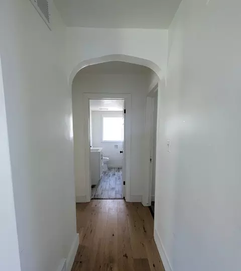 Entry Way - 1460 S 6th Ave, Kankakee, IL 60901 photo 1 of 8