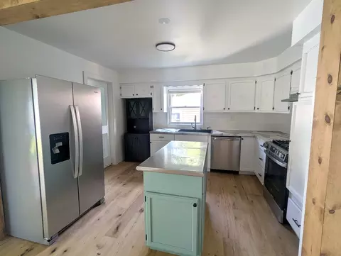 Kitchen - 1460 S 6th Ave, Kankakee, IL 60901 photo 2 of 5