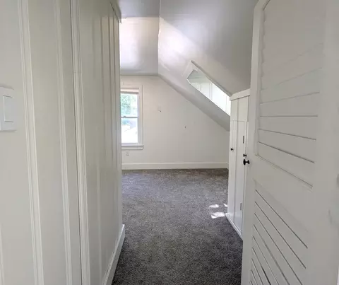 Entry Way - 1460 S 6th Ave, Kankakee, IL 60901 photo 5 of 8