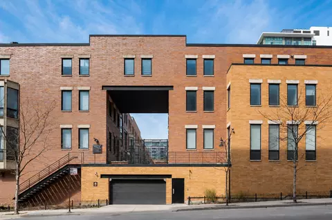 310 N Des Plaines St #A, Chicago, IL 60661