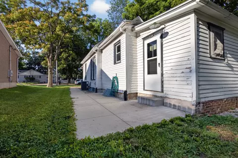 Exterior - 306 E Locust St, Normal, IL 61761 photo 4 of 7