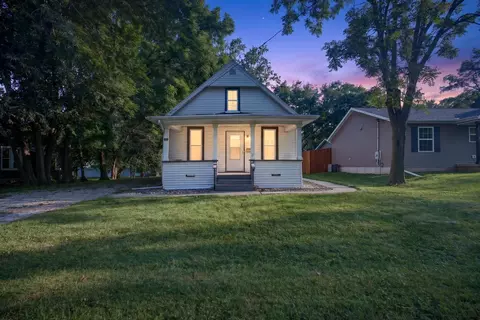 Exterior - 306 E Locust St, Normal, IL 61761 photo 1 of 7