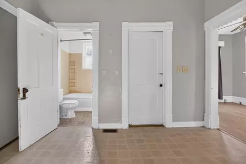 Entry Way - 306 E Locust St, Normal, IL 61761 photo 2 of 2