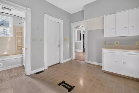 Entry Way - 306 E Locust St, Normal, IL 61761 photo 1 of 2