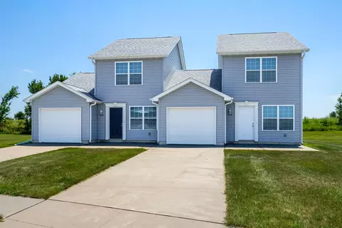 518 Prairie Meadow Dr, Blue Grass, IA 52726