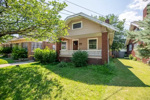 1421 N Douglas St, Peoria, IL 61606