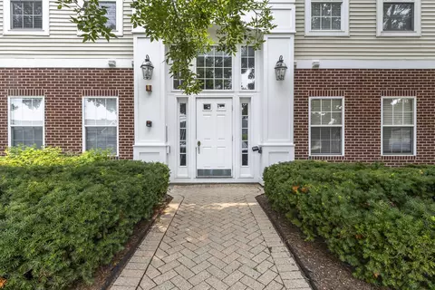 3275 Stratford Ct #2-C, Lake Bluff, IL 60044