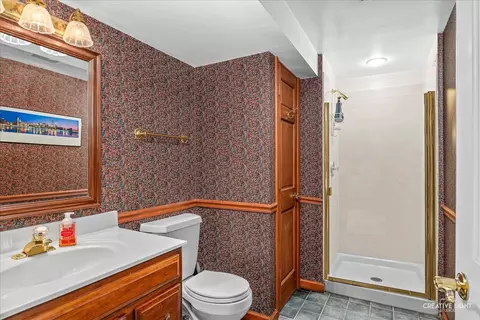 Bath - 1160 Midwest Ln, Wheaton, IL 60189 photo 6 of 6