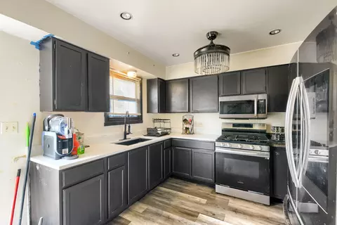 Kitchen - 4038 W Washington Blvd, Chicago, IL 60624 photo 2 of 3