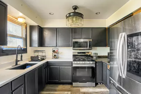 Kitchen - 4038 W Washington Blvd, Chicago, IL 60624 photo 1 of 3