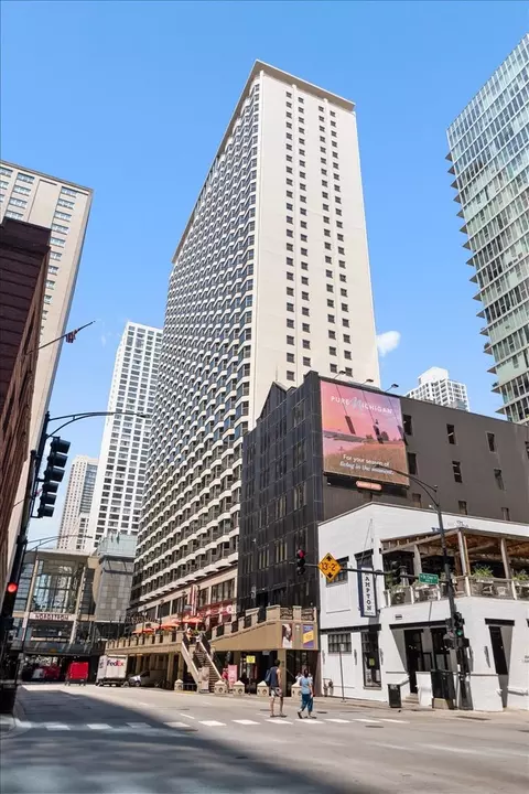535 N Michigan Ave #3211, Chicago, IL 60611