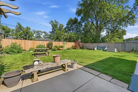 Exterior - 403 Hazelwood Ln, Glenview, IL 60025 photo 6 of 10