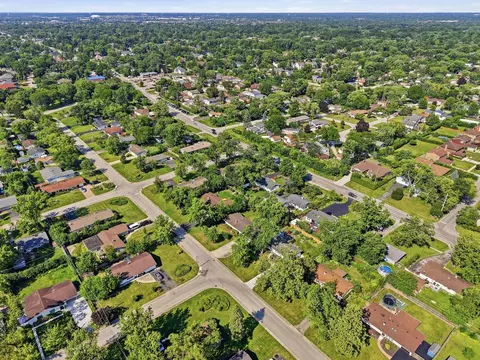 View/Area - 403 Hazelwood Ln, Glenview, IL 60025 photo 8 of 11