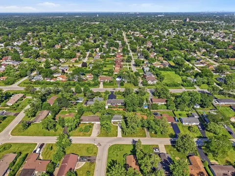 View/Area - 403 Hazelwood Ln, Glenview, IL 60025 photo 9 of 11