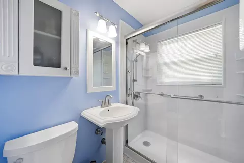 Bath - 403 Hazelwood Ln, Glenview, IL 60025 photo 1 of 1
