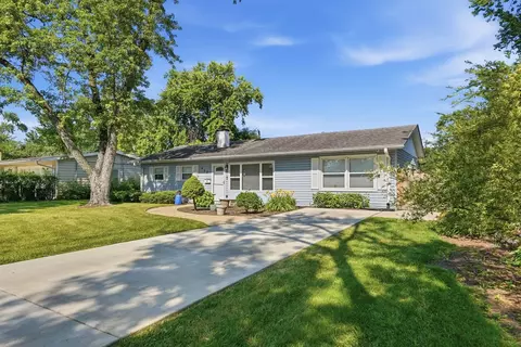 Exterior - 403 Hazelwood Ln, Glenview, IL 60025 photo 1 of 10