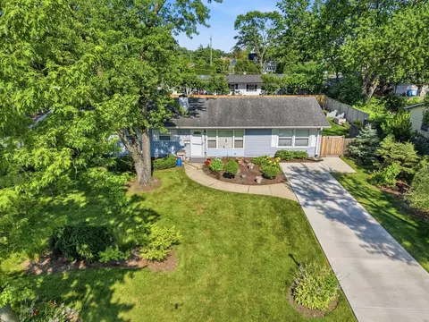 View/Area - 403 Hazelwood Ln, Glenview, IL 60025 photo 2 of 11