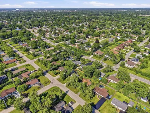 View/Area - 403 Hazelwood Ln, Glenview, IL 60025 photo 10 of 11