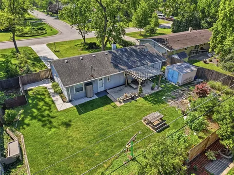 View/Area - 403 Hazelwood Ln, Glenview, IL 60025 photo 5 of 11