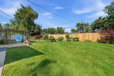 Exterior - 403 Hazelwood Ln, Glenview, IL 60025 photo 3 of 10