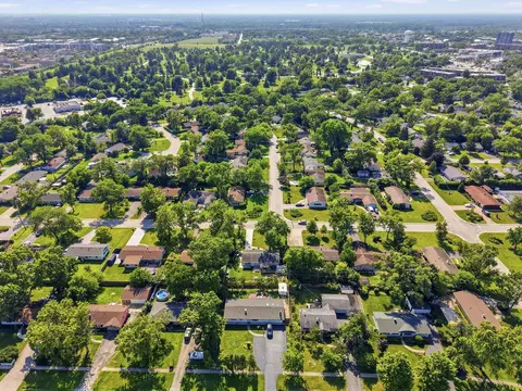 View/Area - 403 Hazelwood Ln, Glenview, IL 60025 photo 6 of 11