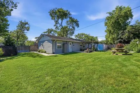 Exterior - 403 Hazelwood Ln, Glenview, IL 60025 photo 4 of 10