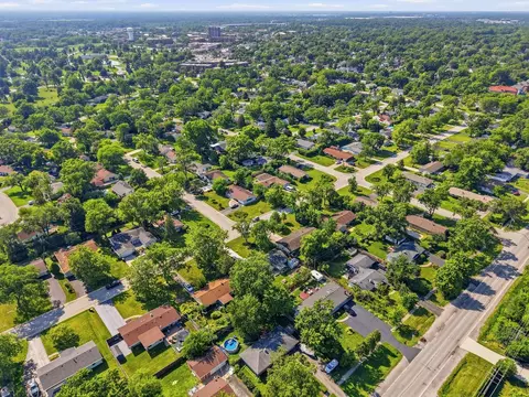 View/Area - 403 Hazelwood Ln, Glenview, IL 60025 photo 7 of 11