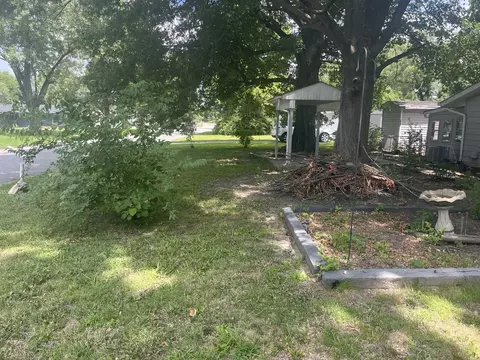 Exterior - 14 Drexel Dr, Sauget, IL 62206 photo 3 of 11
