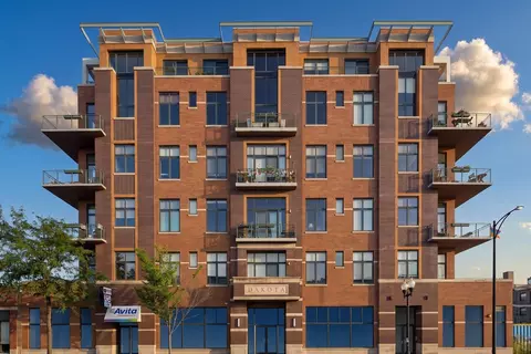 3631 N Halsted St #413, Chicago, IL 60613