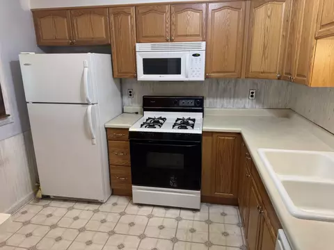Kitchen - 1486 Elder Dr, Aurora, IL 60506 photo 2 of 3