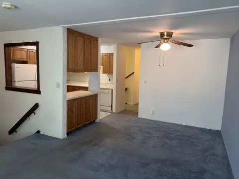 Living - 1486 Elder Dr, Aurora, IL 60506 photo 2 of 4