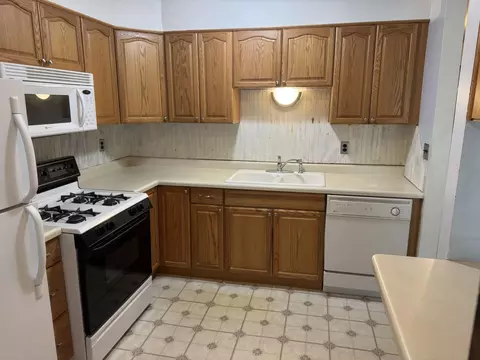 Kitchen - 1486 Elder Dr, Aurora, IL 60506 photo 3 of 3