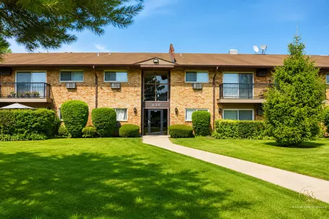 836 E Old Willow Rd #213, Prospect Heights, IL 60070
