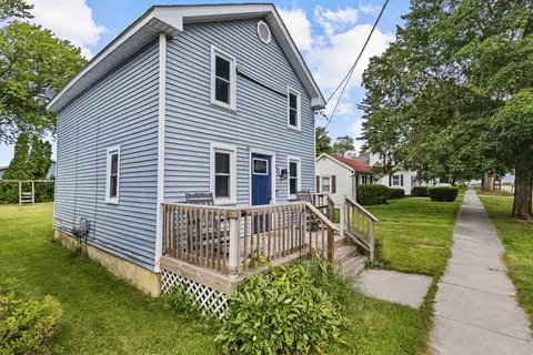 207 E Taylor St, Grant Park, IL 60940