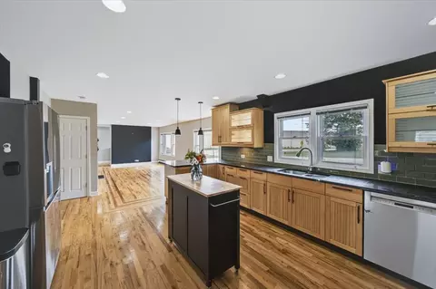 Kitchen - 7154 Fair Elms Ave, Burr Ridge, IL 60527 photo 4 of 5