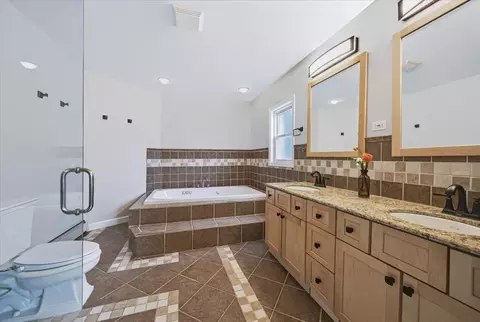 Bath - 7154 Fair Elms Ave, Burr Ridge, IL 60527 photo 1 of 3
