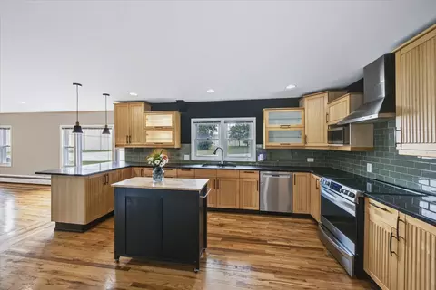 Kitchen - 7154 Fair Elms Ave, Burr Ridge, IL 60527 photo 2 of 5