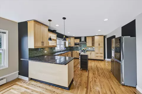 Kitchen - 7154 Fair Elms Ave, Burr Ridge, IL 60527 photo 3 of 5