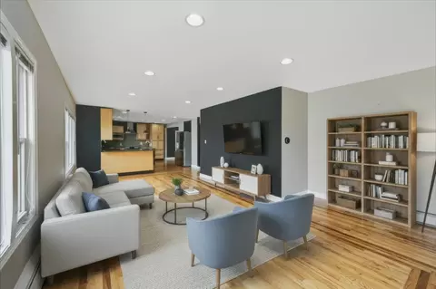 Living - 7154 Fair Elms Ave, Burr Ridge, IL 60527 photo 2 of 7