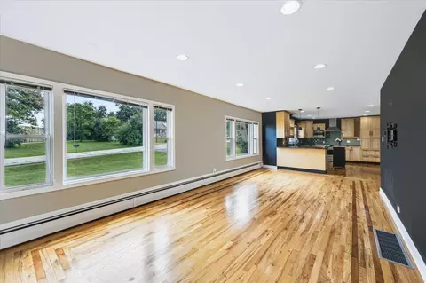 Living - 7154 Fair Elms Ave, Burr Ridge, IL 60527 photo 5 of 7