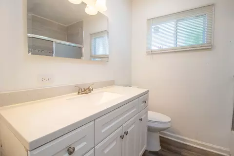 Bath - 16523 Spaulding Ave, Markham, IL 60428 photo 1 of 2