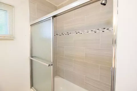 Bath - 16523 Spaulding Ave, Markham, IL 60428 photo 2 of 2