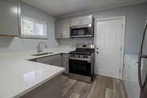 Kitchen - 16523 Spaulding Ave, Markham, IL 60428 photo 2 of 3