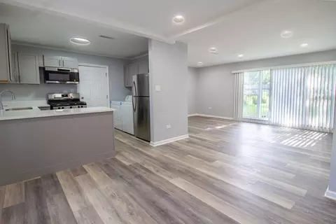 Living - 16523 Spaulding Ave, Markham, IL 60428 photo 1 of 2