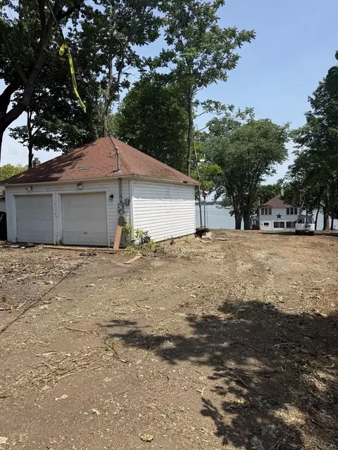 Exterior - 1308 Old Bay Rd, Johnsburg, IL 60051 photo 3 of 7