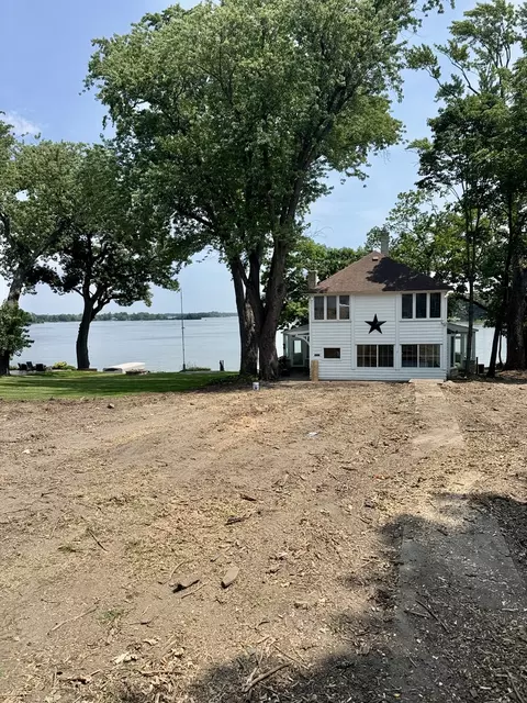Exterior - 1308 Old Bay Rd, Johnsburg, IL 60051 photo 5 of 7