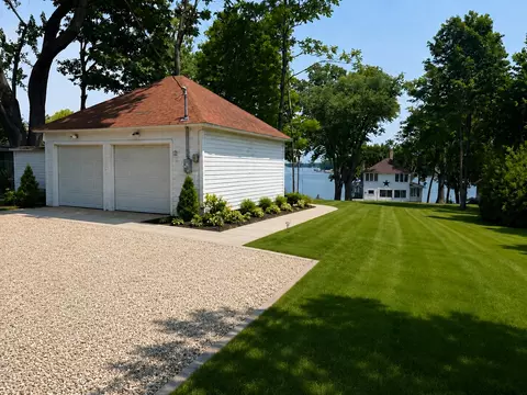 Exterior - 1308 Old Bay Rd, Johnsburg, IL 60051 photo 2 of 7