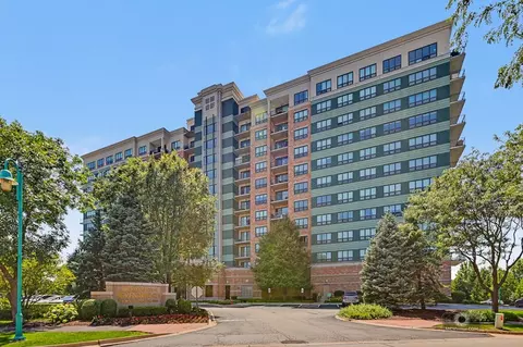 6420 Double Eagle Dr #905, Woodridge, IL 60517
