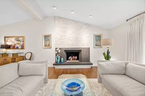 Living - 711 Elder Ct, Glencoe, IL 60022 photo 2 of 6