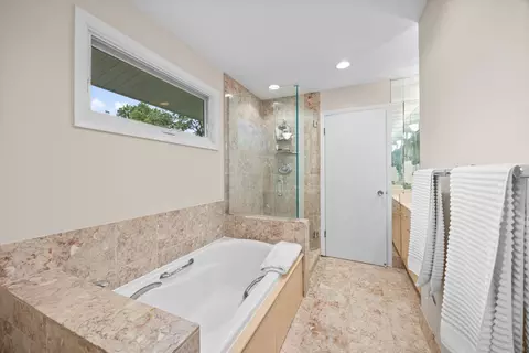 Bath - 711 Elder Ct, Glencoe, IL 60022 photo 3 of 5